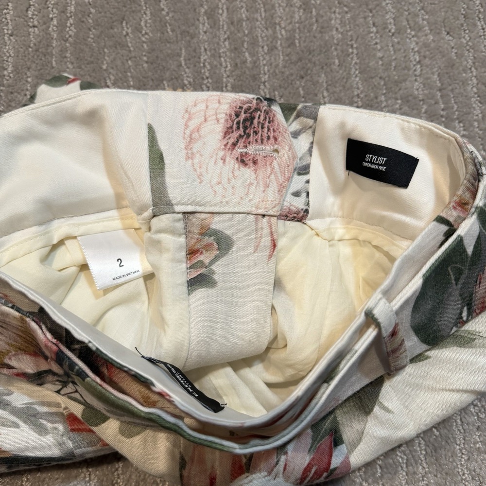Express Size 2 Stylist Super High Rise Linen-Blend Floral Shorts w Belt NWT - Picture 5 of 5